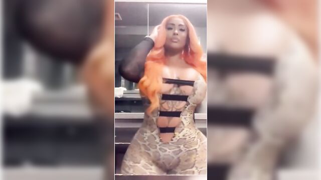 BIG ASS STRIPPER TATTED UP HOLLY COMPILATION TWERKING