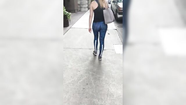 Amazing Bubble Butt in Leggings