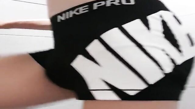 Nike Pro Shorts stretching