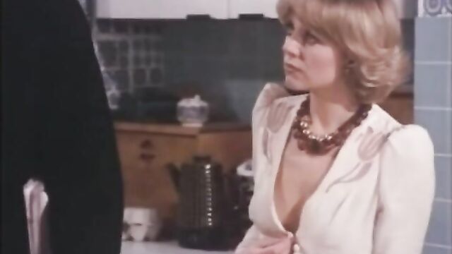 Carol Hawkins Gets her Tits Out For Pikey