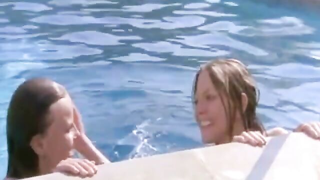 American convinces brit girls to skinny dip