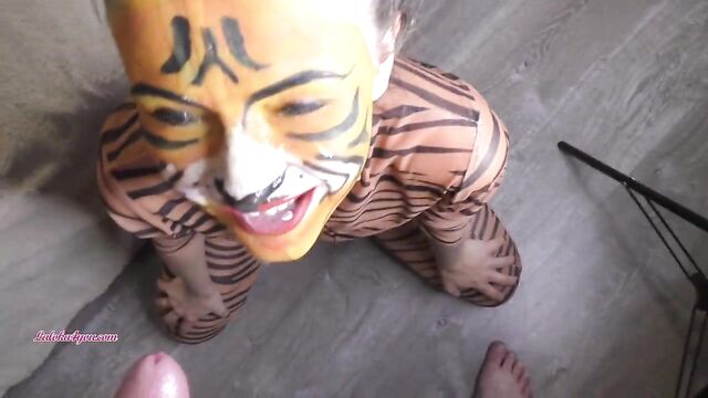 Playful Girl in a Tiger Costume Fucks with her Boyfriend