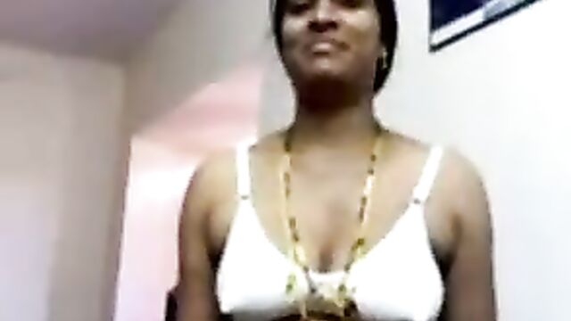 South Indian Telugu Aunty Show her Boobs to her Customer