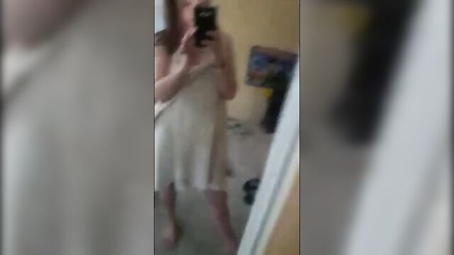 Hot white chick show her body on Periscope