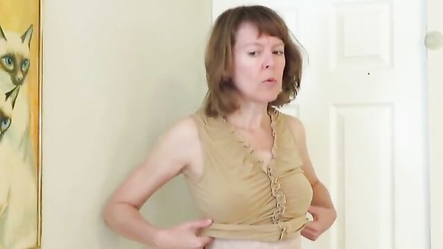 Sexy milf strip slowly