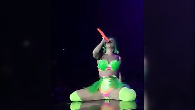 Katy Perry Flashes Crotch