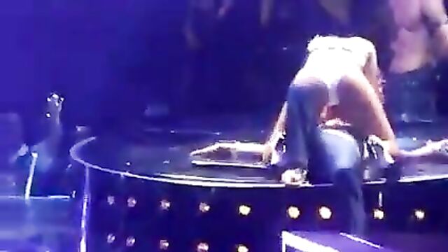 Rihanna lapdance for female fan.