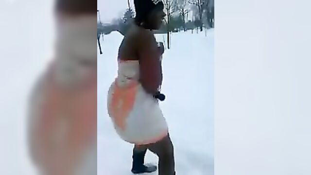 Black woman twerks nude in the snow