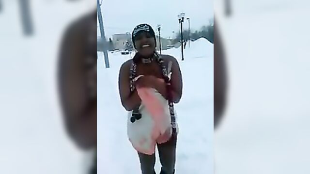 Black woman twerks nude in the snow