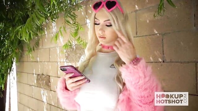 Young blonde Skylar Vox gets trash fucked by online date
