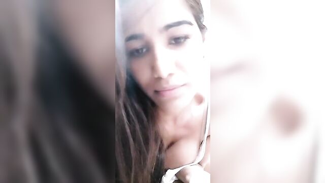 Poonam Pandey webcam nip slip beautiful tits