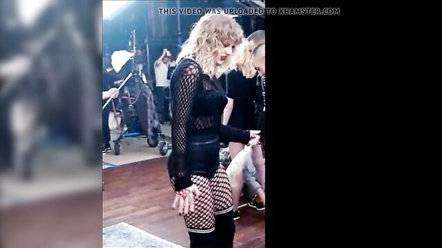 Taylor Swift Thicc in fishnets