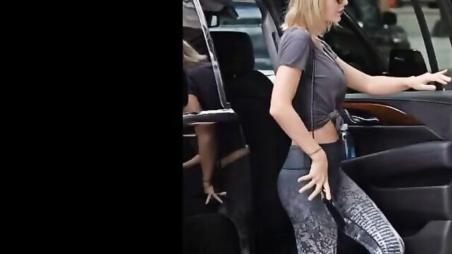 Taylor Swift Thicc in fishnets