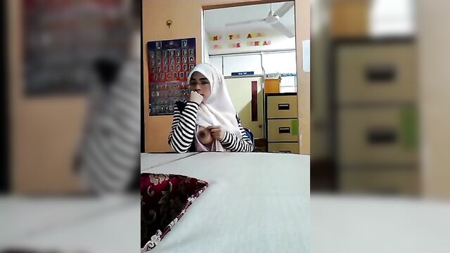 Cikgu Tudung Bertudung