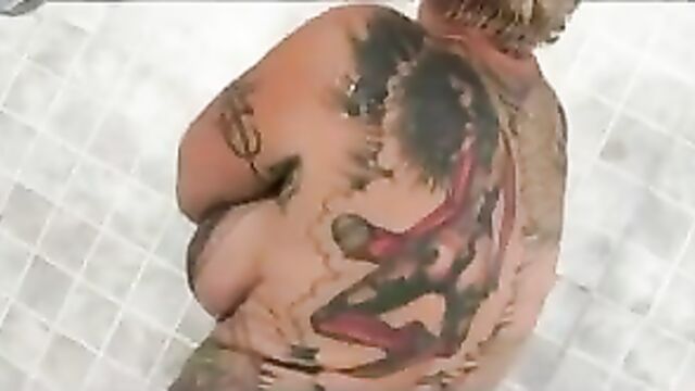 Famous Nudes a poppin Tattoo Woman Gets nasty