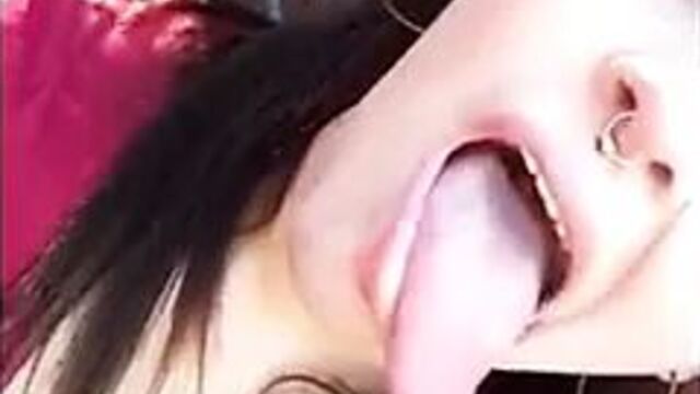 LONG TONGUE BEAUTY SHOWS OFF LONGEST TONGUE AND WIDE THROAT