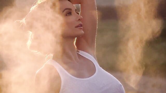 Slow Motion Test On Lindsey Pelas Works To Perfection
