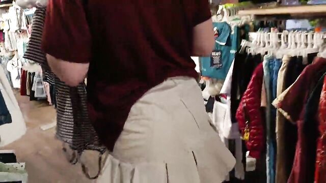 SEX IN PUBLIC, I GIVE HIM A BLOWJOB UNTIL CUMMING, IN CLOTHES STORE