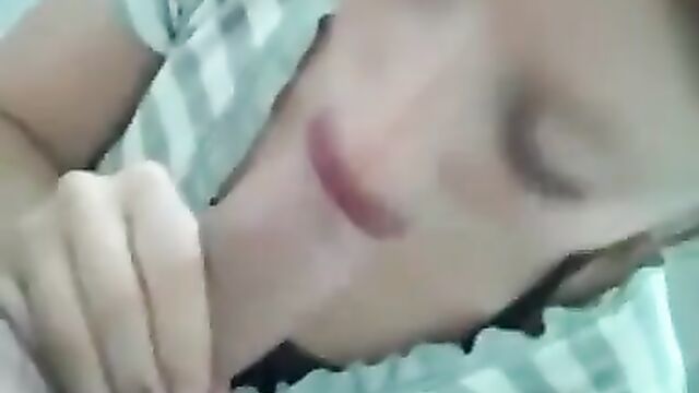 vid1Cute Red CIn HMouth