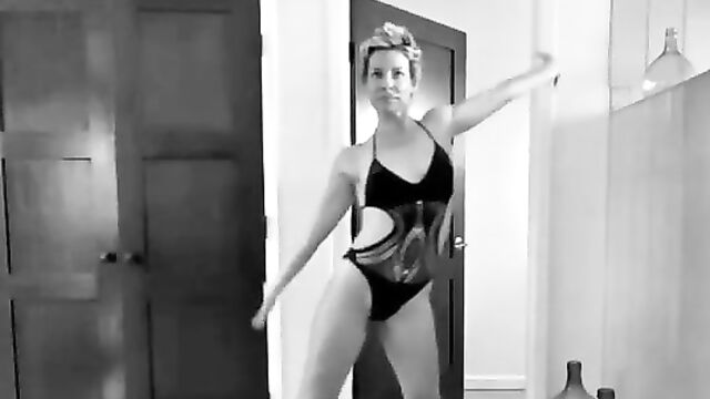 Evangeline Lilly dancing