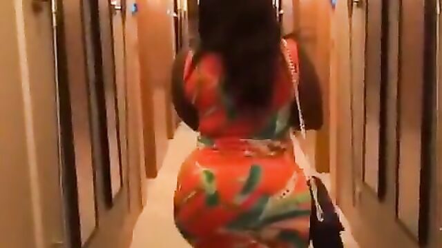 Big booty walkaway