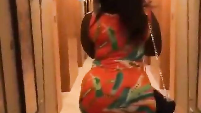 Big booty walkaway