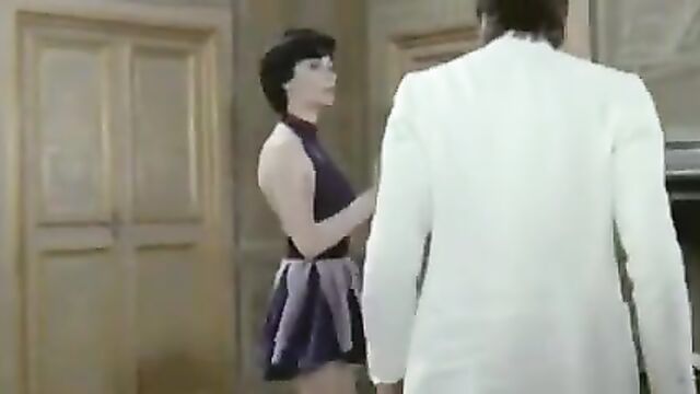 Edwige Fenech - La signora gioca bene a scopa (1974)