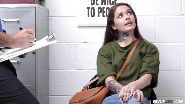 Shoplifter Vanessa Vega fucks her way out of trouble