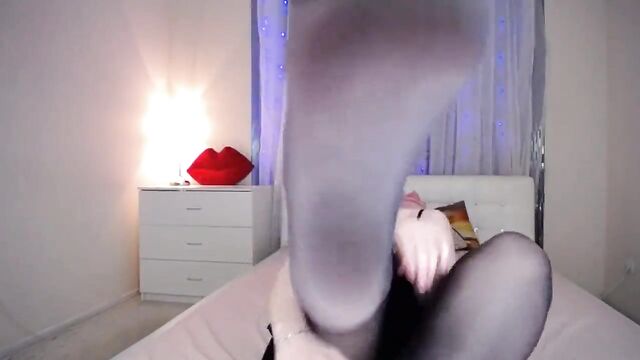 Webcam Girl's Nylon feet