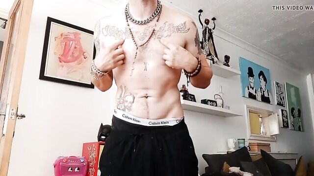 Alternative guy strips naked to show you his tattoos