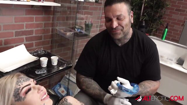 Sascha plays with Amber Luke while she gets tattooed