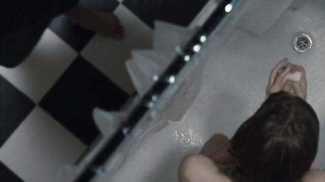 Michelle Duncan - Sexy Nude Shower Girl: The Broken
