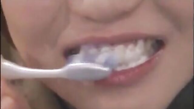 nozomi kasiwagi washes her dirty mouth with cum toothpaste