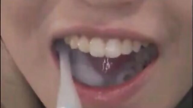 nozomi kasiwagi washes her dirty mouth with cum toothpaste