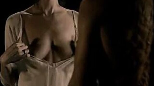 CLAIRE (CATRIONA BALFE) BARES HER BREASTS IN OUTLANDER