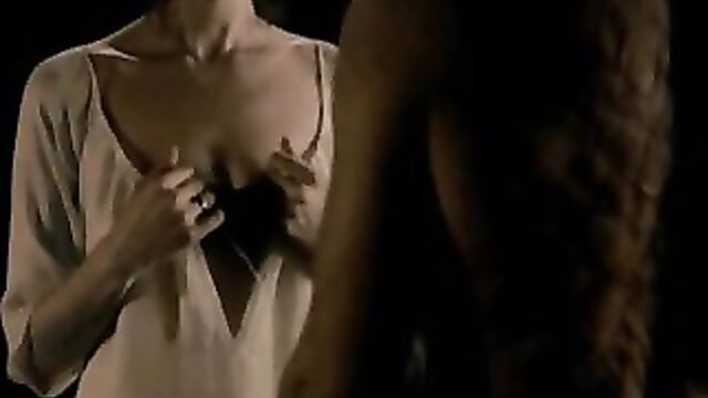 CLAIRE (CATRIONA BALFE) BARES HER BREASTS IN OUTLANDER