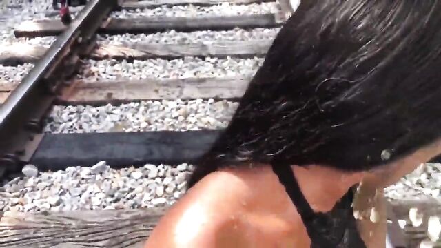 Ebony slut has an outdoor golden shower