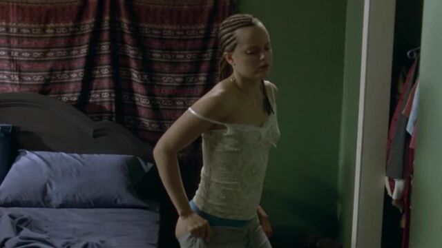 Mena Suvari - 'Stuck' 02