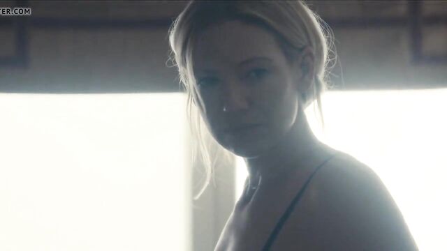 Anna Torv - ''Stephanie''