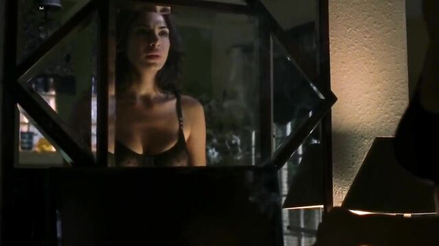 Moran Atias- Crash s2e07 02