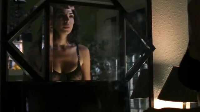 Moran Atias- Crash s2e07 02