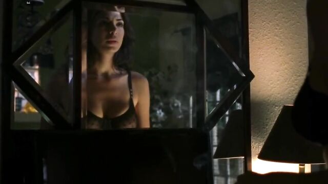 Moran Atias- Crash s2e07 02