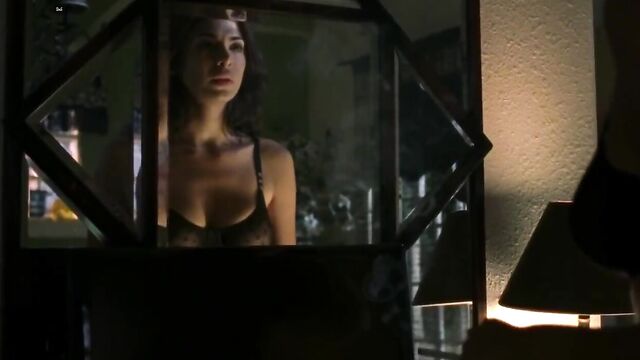 Moran Atias- Crash s2e07 02