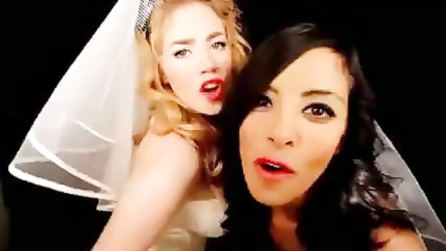 Collien Fernandes & Palina Rojinski - Sexy Brides