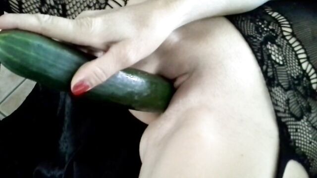 A big zucchini in the pussy and a huge cucumber in the ass