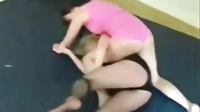 Russian catfight indoor brawl women wrestling sexfight 2