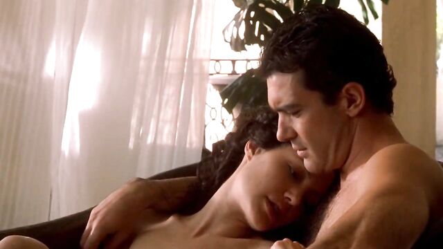 Celebrity Sex Scene-Angelina Jolie in Original Sin (2001)