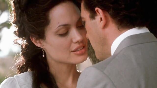 Celebrity Sex Scene-Angelina Jolie in Original Sin (2001)