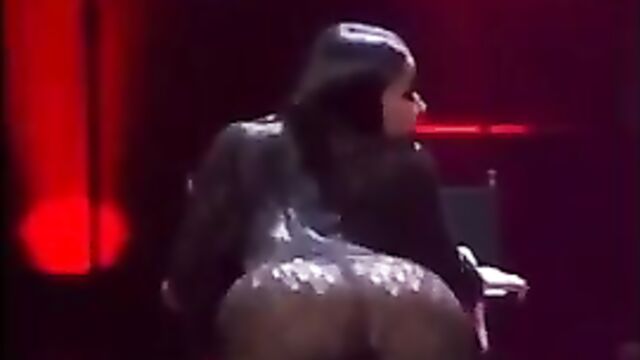 NICKI MINAJ POV ASS DANCE