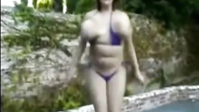 Canadian Kiki show off her mega natural saggy big boobs
